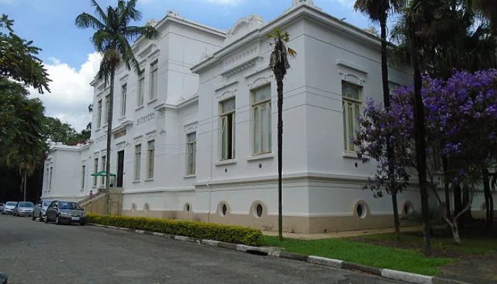 640px-Instituto_Butantan.jpeg
