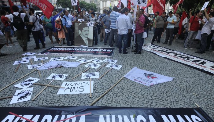 909520-ditadura20nunca20mais_protesto_rj.jpg