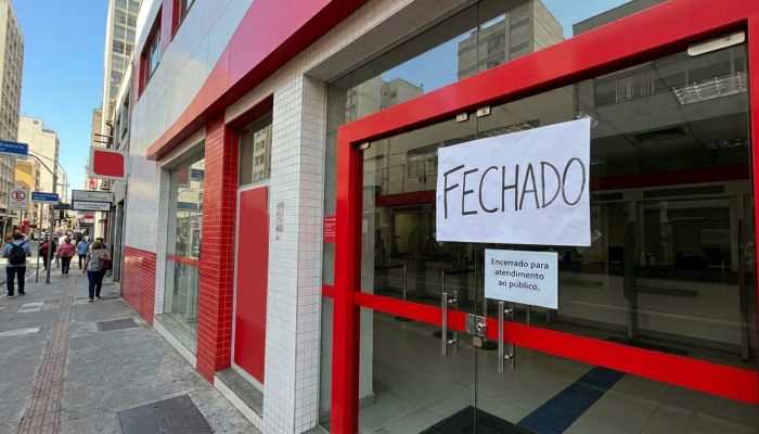 Banco_fechado_202606200306.jpg