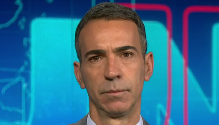 César Tralli assume o comando do Jornal Nacional sem despedida