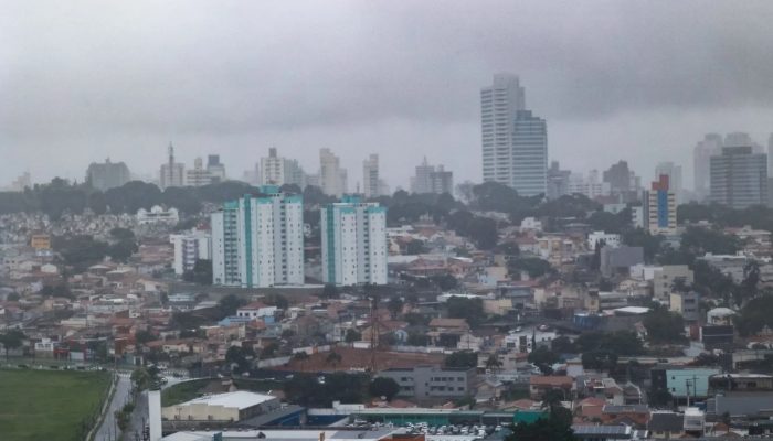 Casa-e-interditada-devido-fortes-chuvas-em-bairro-de-Jundiai-1536x864.jpg