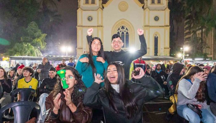 Copa-no-Centro-reune-torcedores-para-assistir-Brasil-x-Japao-1536x864.jpg