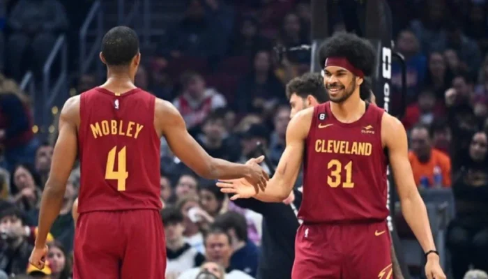 Evan-Mobley-e-Jarrett-Allen.webp