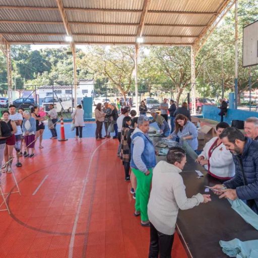 Fundo Social de Jundiaí entrega 900 agasalhos no Morada das Vinhas