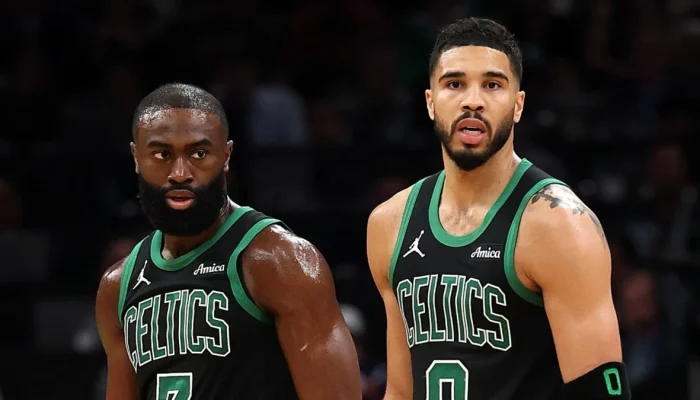 Jaylen-Brown-e-Jayson-Tatum.webp