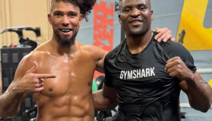 Johnny-Walker-e-Francis-Ngannou.png