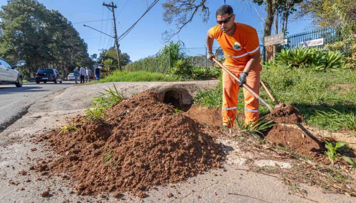 Jundiai-reforca-limpeza-de-corregos-.jpg