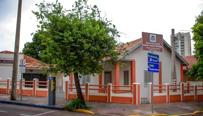 Museu-Ferroviario-em-Aracatuba.webp