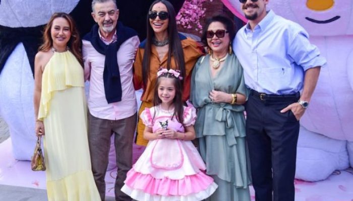 Sabrina Sato e família no aniversário de ZoeFoto/Edu Araujo/AgNews