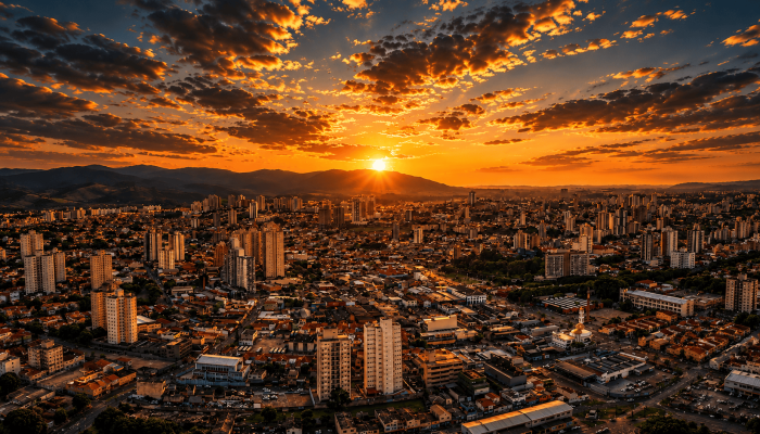 Panorama Urbano ao Pôr do Sol