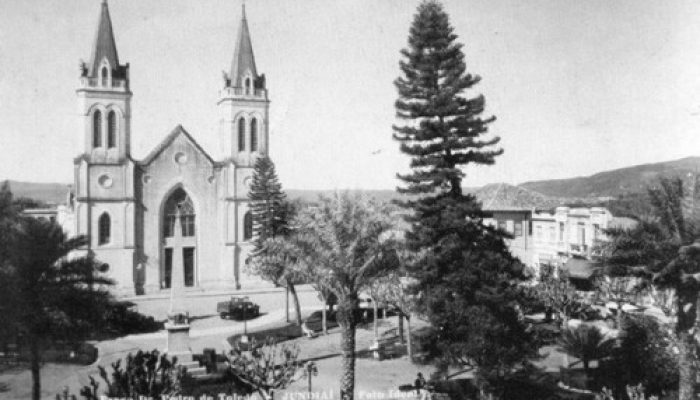 Praça-Dr-Pedro-de-Toledo