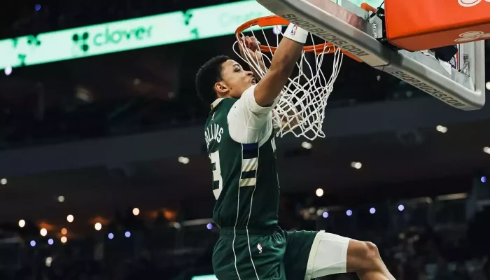 Giannis Antetokounmpo elogia evolução de Ryan Rollins no Bucks