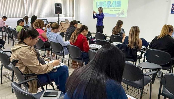 Servidores-de-Jundiai-ampliam-conhecimentos-em-Libras.jpg