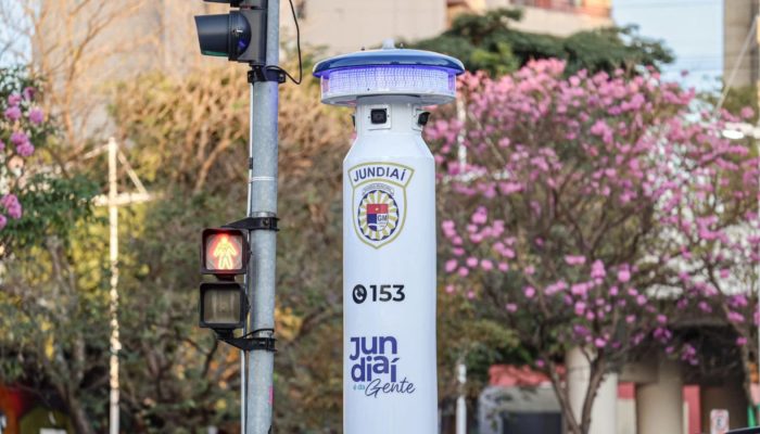 Torre-com-camera-de-monitoramento-em-Jundiai.jpg