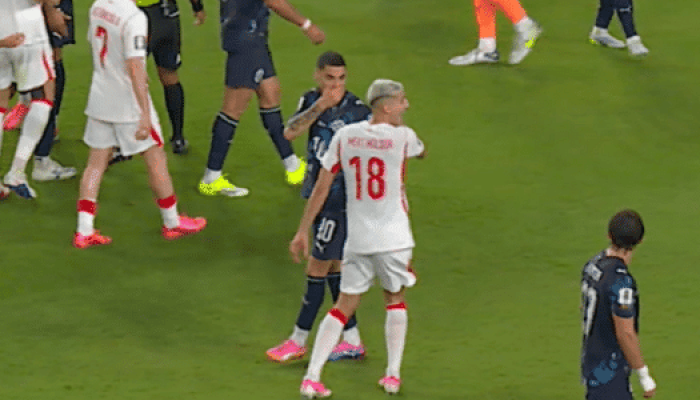 almiron-foi-expulso-por-tapar-a-boca-ao-falar-com-adversario-durante-paraguai-x-turquia-jogo-da-copa.png