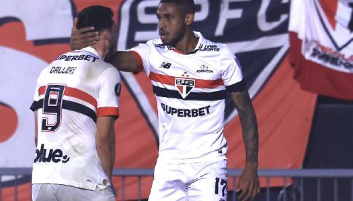 andre-silva-e-calleri-comemoram-gol-marcado-marcado-contra-o-botafogo-no-morumbis-1784850082552_v2_6.jpeg