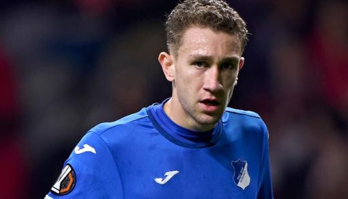 arthur-chaves-zagueiro-do-hoffenheim-durante-partida-pela-europa-league-1781627695088_v2_615x300.jpg