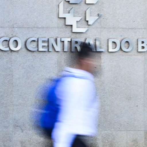 Mercado eleva projeção de inflação e prevê Selic a 14% em 2026