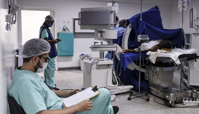 boom-medicos-fragiliza-assistencia-medica.jpg