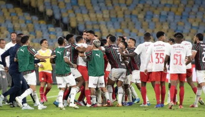 briga-entre-jogadores-na-partida-entre-fluminense-e-red-bull-bragantino-1785202231211_v2_615x300.jpg