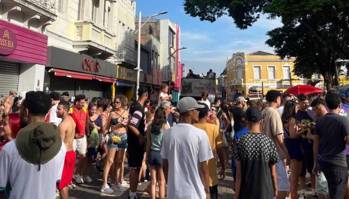 calor-no-carnaval-jundiai-compressed.jpg