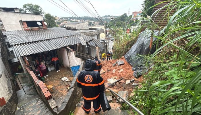 campo-limpo-paulista-sp3A-forte-chuva-causa-estragos-em-bairros3B-defesa-civil-monitora.jpg