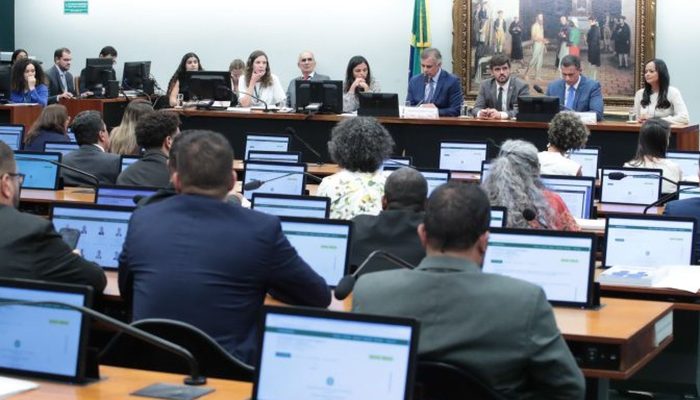 ccj_maioridade_penal.jpg
