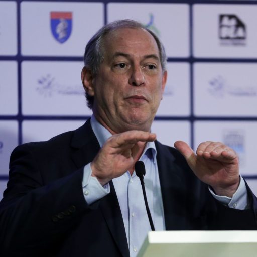 Ciro equilibra aliança com PL e ataca Bolsonaro em nova crise familiar.