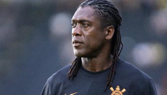 clarence-seedorf-tecnico-do-corinthians-durante-jogo-contra-o-vasco-1792881825780_v2_615x300.jpg