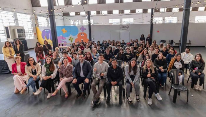 dia-juventude-estudantes-futuro-jundiai-compressed.jpg