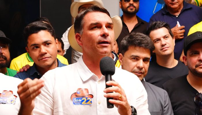 flavio-bolsonaro-foto-charles-vieira-campanha-flavio.jpg