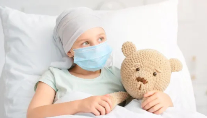 Criança com câncer (Reprodução brasilescola.uol.com.br)