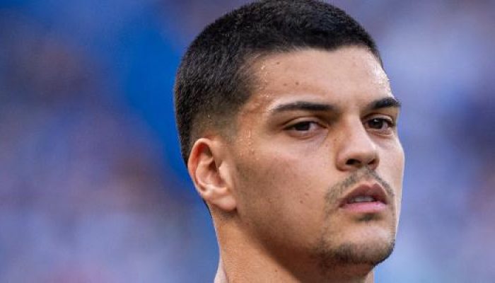 gabriel-brazao-goleiro-do-santos-durante-jogo-contra-o-cruzeiro-pelo-campeonato-brasileiro-177421426.jpeg