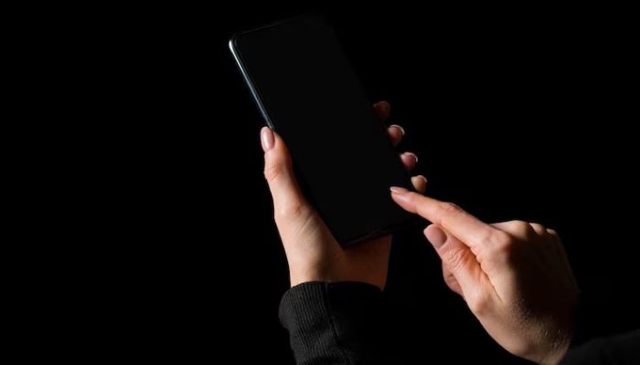 golpe-celular-mulher.jpg