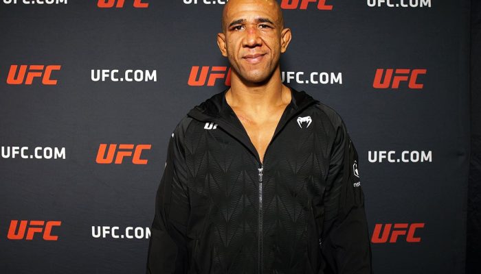 após vencer no UFC 322