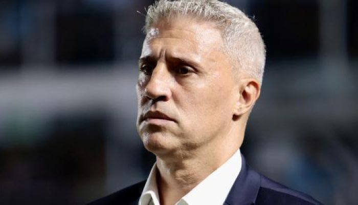 hernan-crespo-tecnico-do-sao-paulo-durante-jogo-contra-o-santos-1770246895274_v2_615x300.jpg