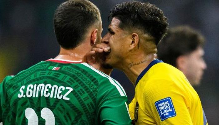 hincapie-tapa-a-boca-para-falar-com-gimenez-durante-jogo-entre-mexico-e-equador-na-copa-do-mundo-178.jpeg