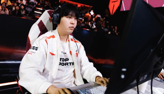 m do jogador Kanavi com o uniforme da Top Esports enquanto joga