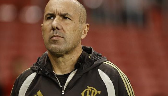 leonardo-jardim-tecnico-do-flamengo-durante-jogo-contra-o-internacional-no-brasileirao-1785366586859.jpeg