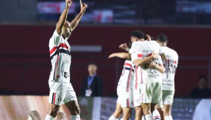 lucas-moura-celebra-gol-sobre-o-vasco-durante-vitoria-pelo-brasileirao-no-morumbis-1792533116967_v2.jpeg