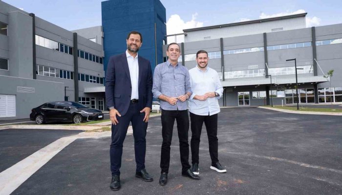 luiz-fernando-visita-hospital-varzea-paulista-apoio-funcionamento-compressed.jpg