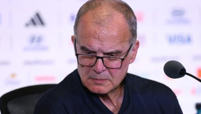 marcelo-bielsa-durante-entrevista-coletiva-apos-uruguai-x-arabia-saudita-1781583301748_v2_615x300.jp_.jpeg
