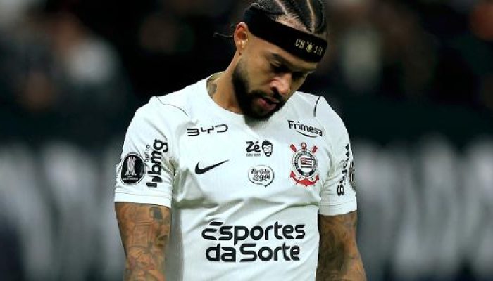memphis-depay-do-corinthians-se-lamenta-durante-partida-contra-o-estudiantes-pela-libertadores-17896.jpeg
