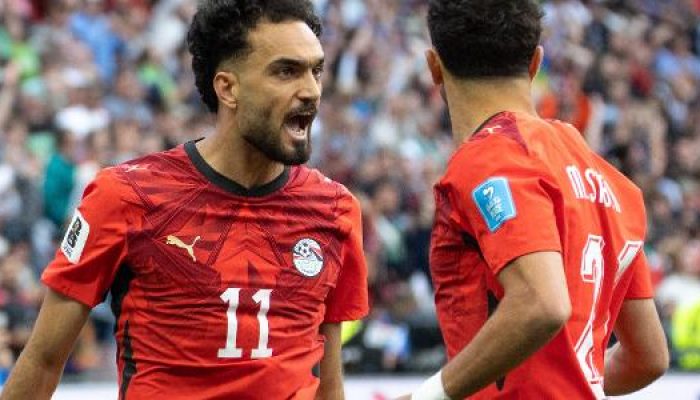 mostafa-zico-e-mahmoud-saber-celebram-gol-de-egito-sobre-o-ira-em-jogo-da-copa-1782535240283_v2_615x.jpeg