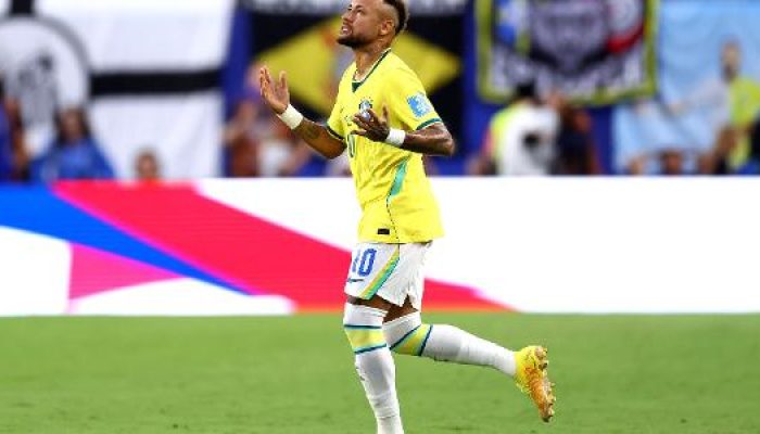 neymar-entra-em-campo-durante-escocia-x-brasil-1782344843474_v2_615x300.jpg