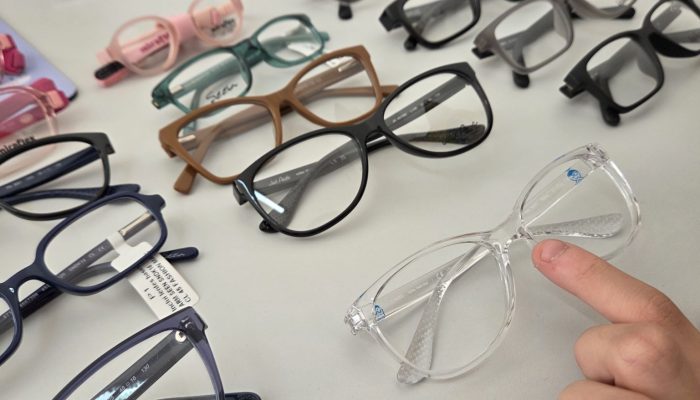 o-cbo-disponibilizou-ao-braille-50-oculos-com-armacoes-e-lentes-para-as-criancas-que-tiveram-indicac.jpeg