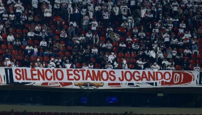 organizada-do-sao-paulo-faz-protesto-durante-jogo-contra-o-internacional-pelo-brasileirao-1789862940.jpeg
