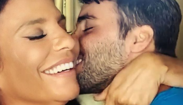 Gracyanne e Belo no clipe de "Localizei"Reprodução / YouTube