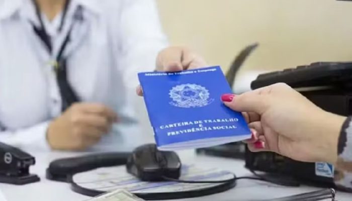 pat-vaga-de-emprego-carteira-de-trabalho.jpg