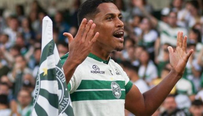 pedro-rocha-comemora-gol-do-coritiba-contra-o-vitoria-pela-33-rodada-do-brasileirao-1793478613740_v2.jpeg